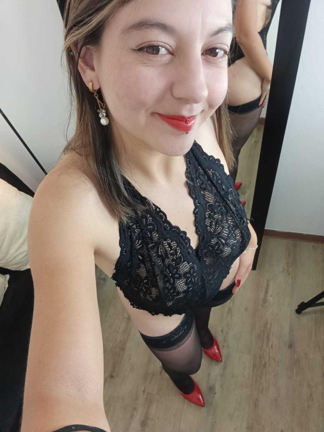 Image of cam model ArianaBlonde from XloveCam
