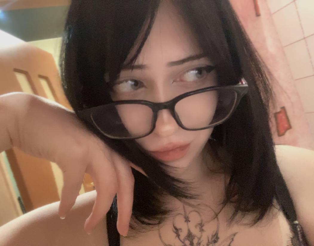 Image of cam model MieshaSteverson from XloveCam