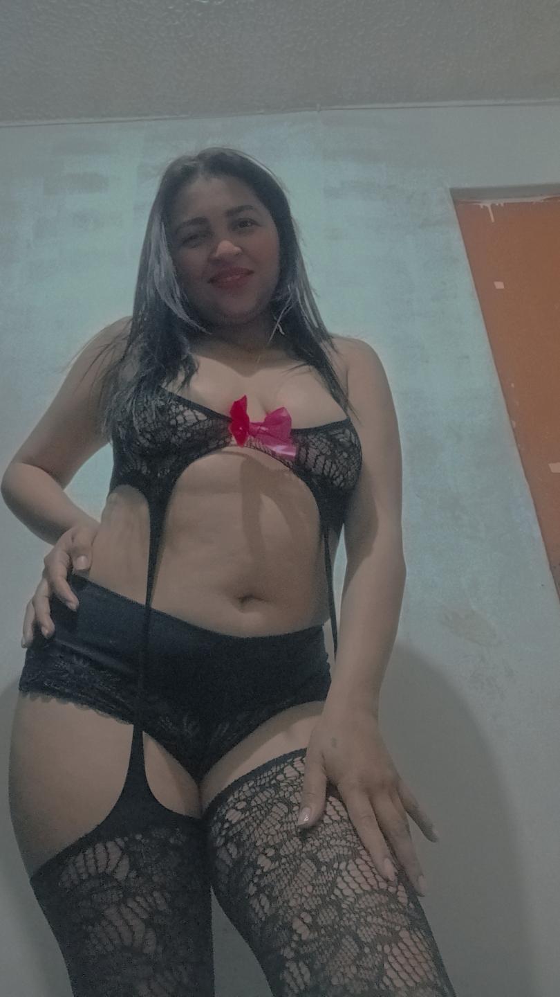 Image of cam model OrianaLux from XloveCam