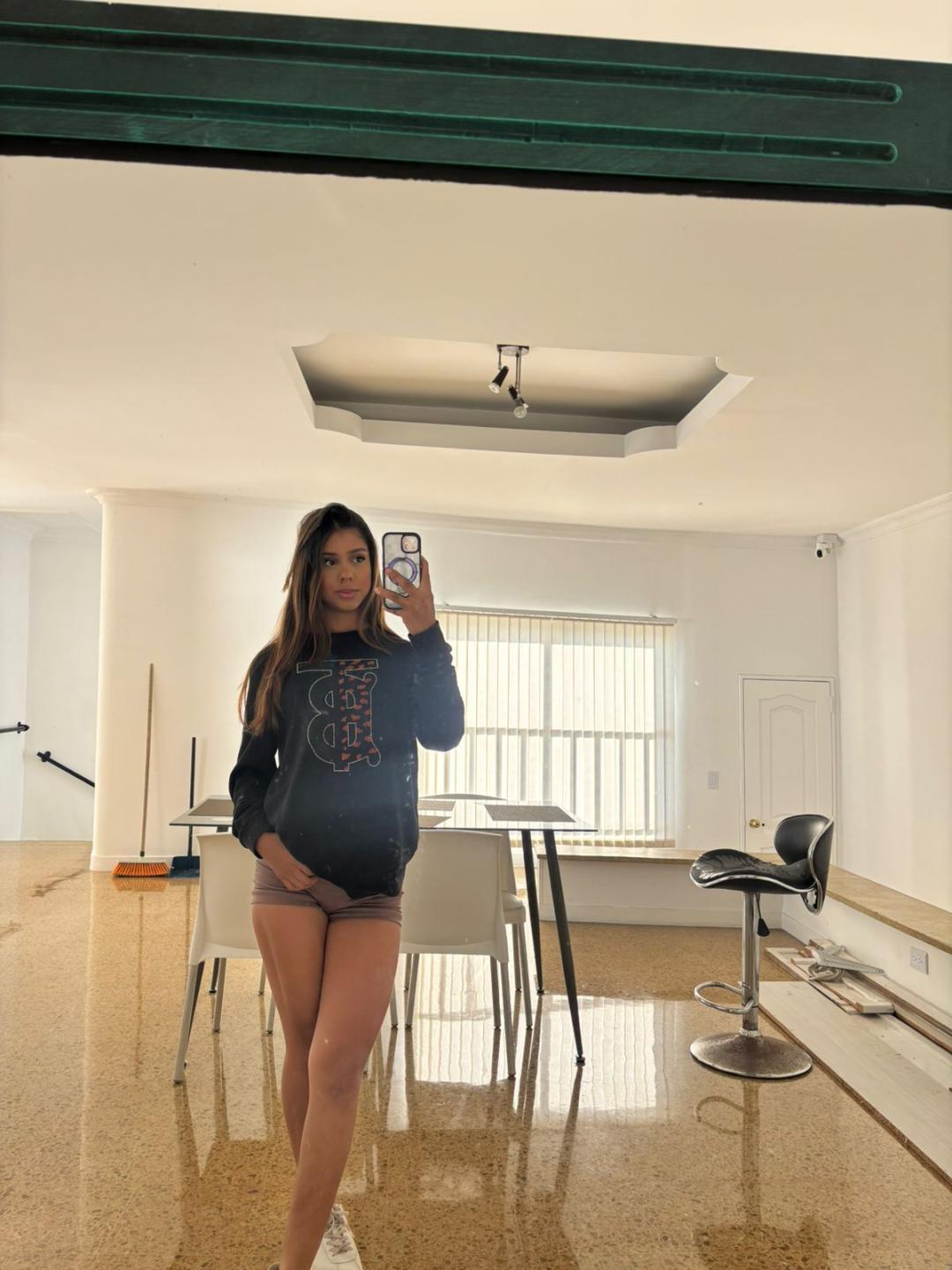Image of cam model SalyFoster from XloveCam