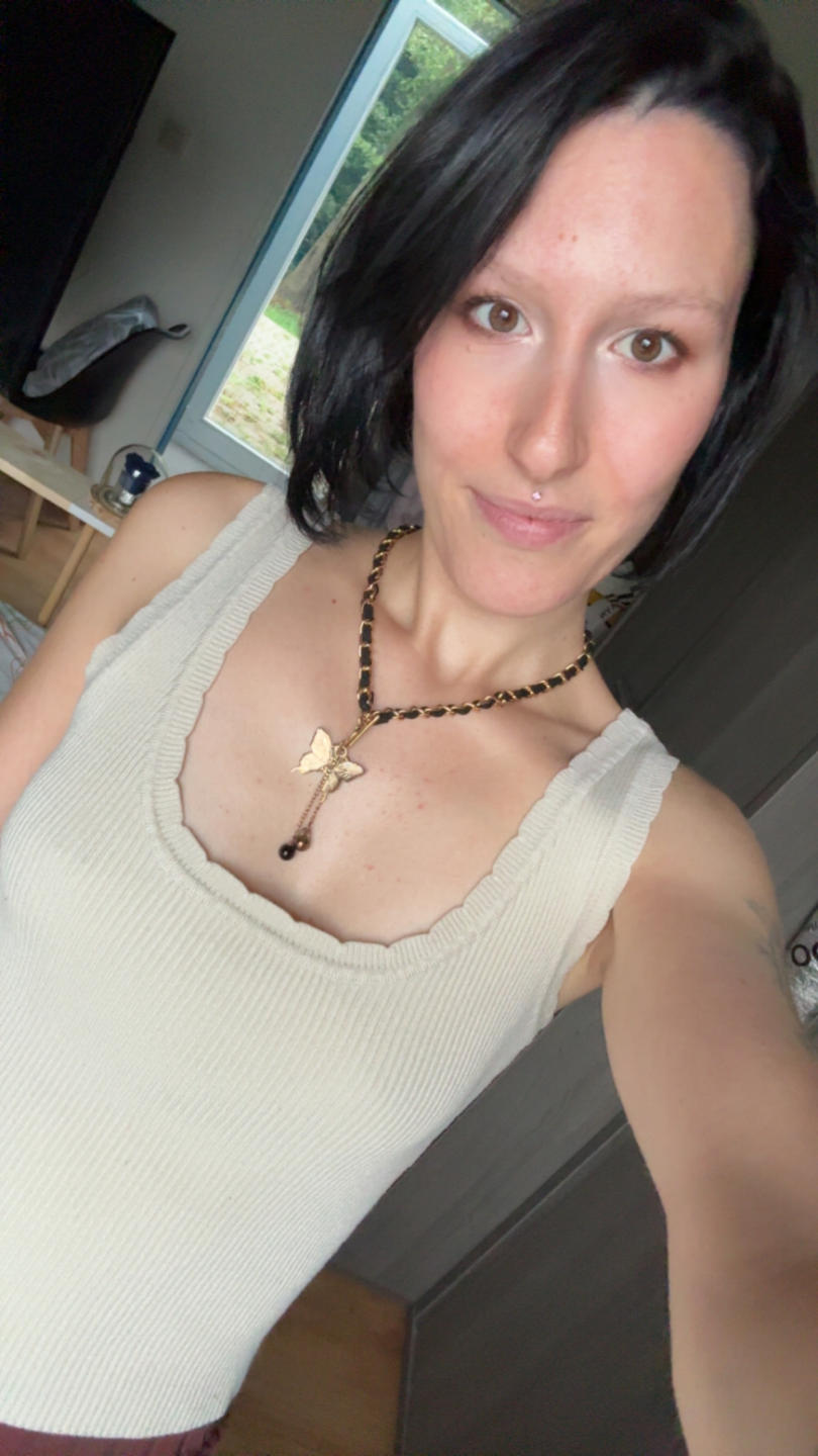 Image of cam model JadeFrenchKiss from XloveCam