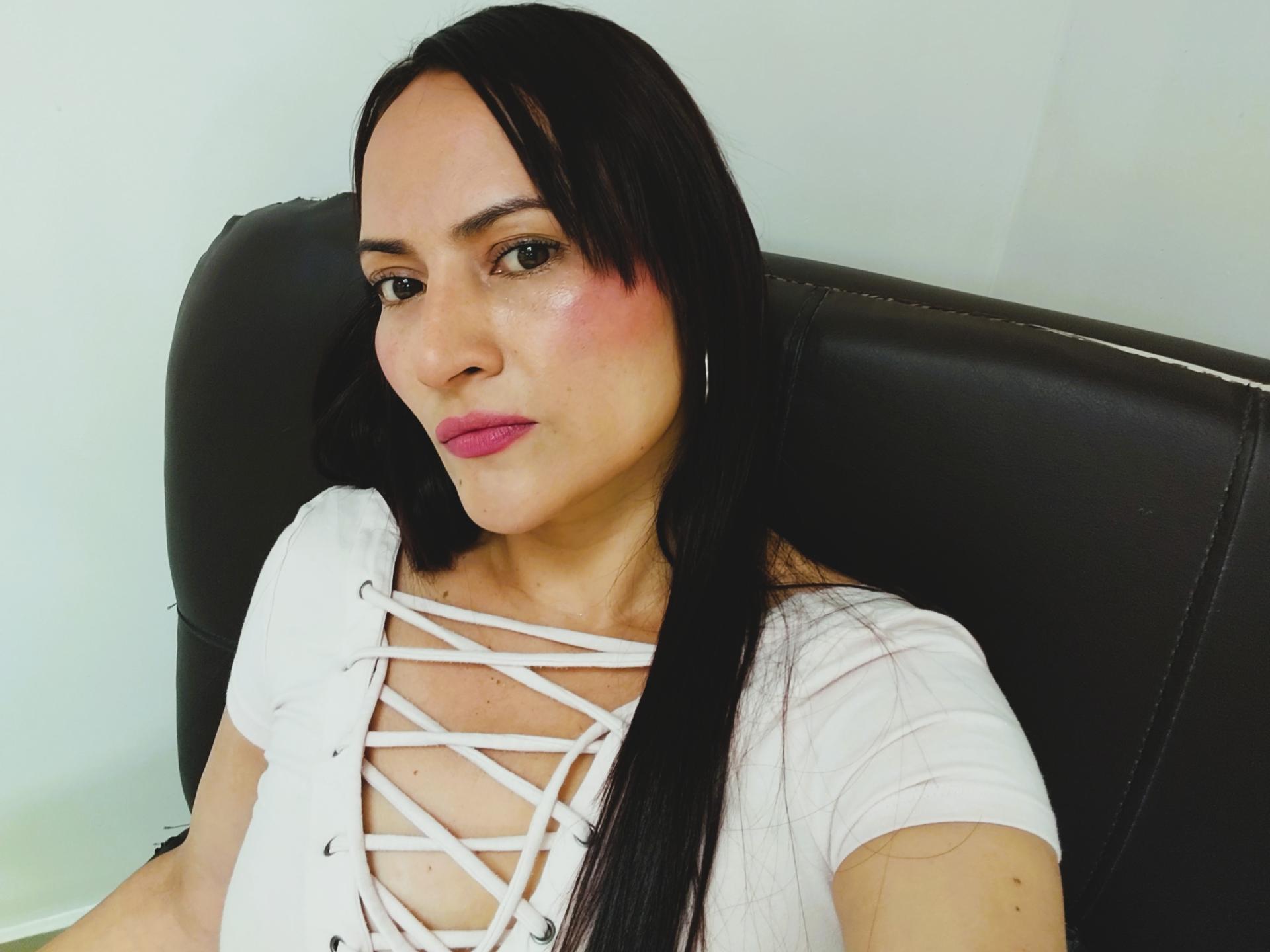 Image of cam model EmhilyDiaz from XloveCam