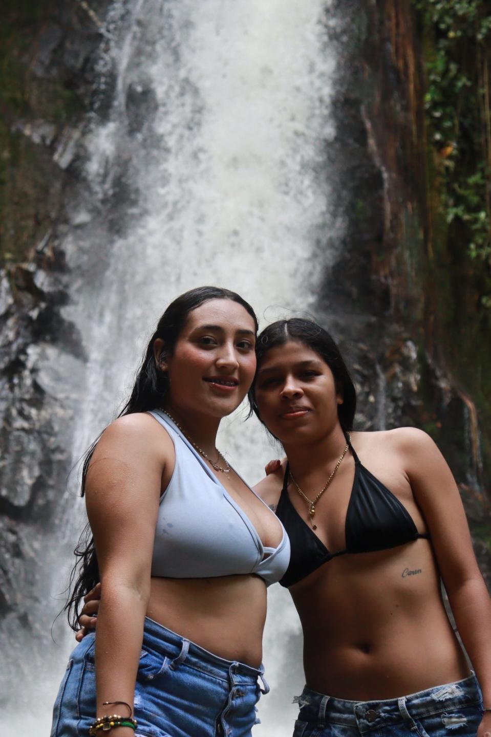 Image of cam model SaraAndGaby from XloveCam