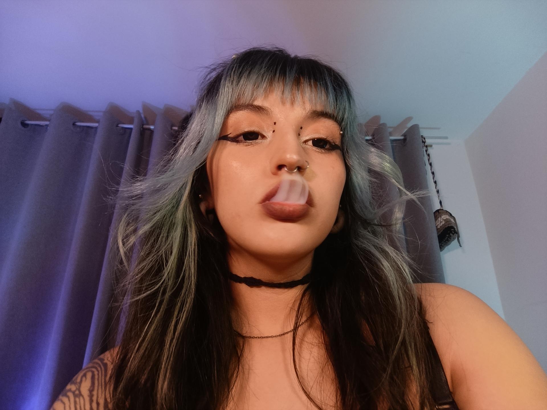 Image of cam model CatBleu from XloveCam