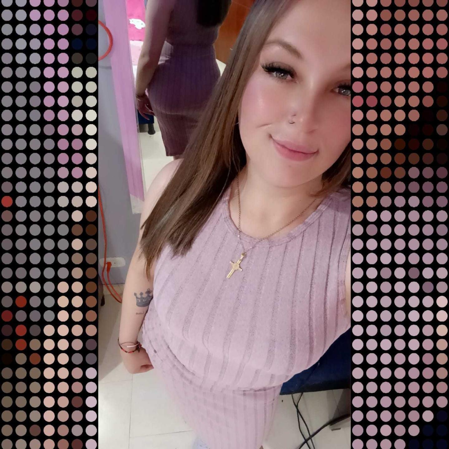 Image of cam model AmmiraGray from XloveCam