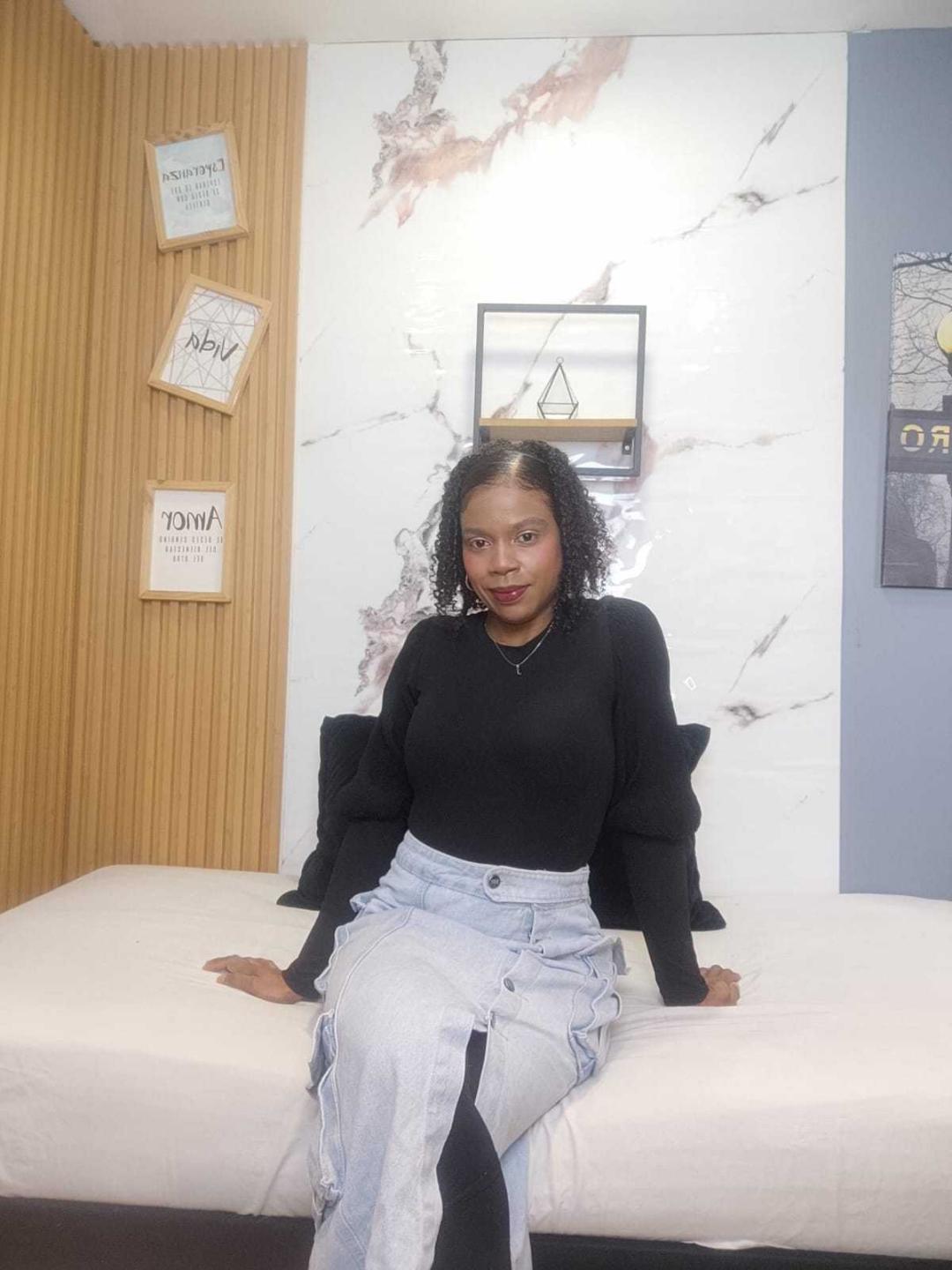 Image of cam model SarahiPusey from XloveCam