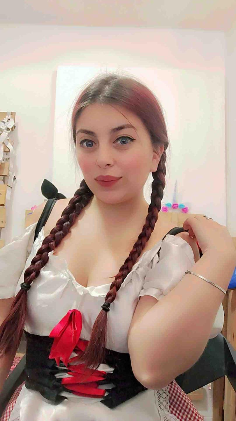 Image of cam model Dannazv from XloveCam