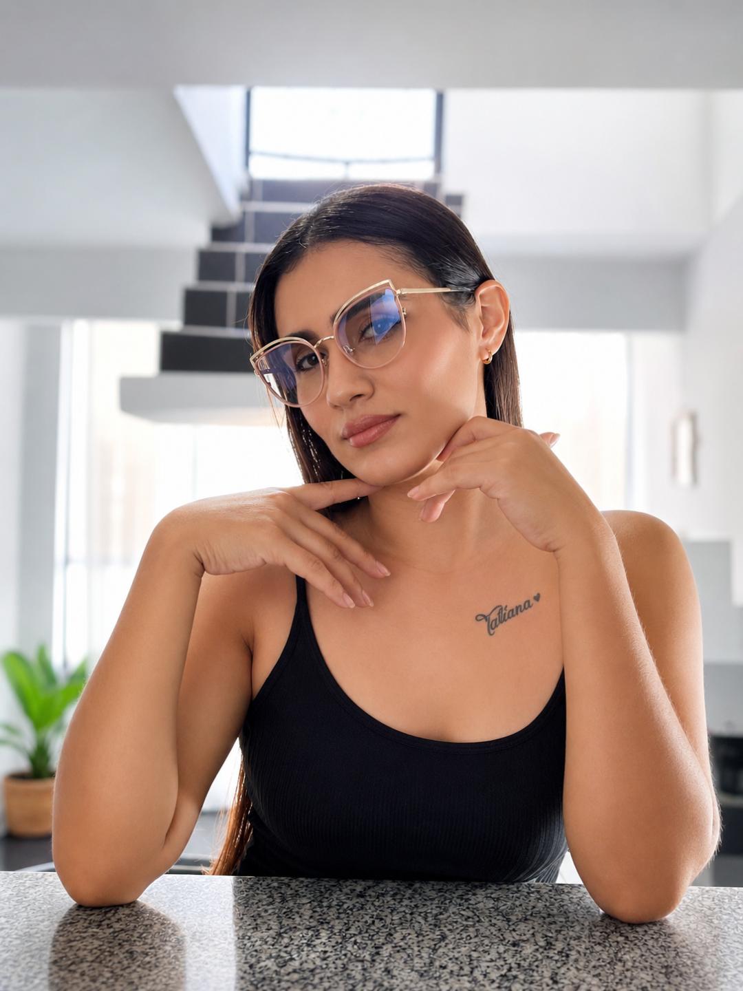 Image of cam model Orianafenix from XloveCam