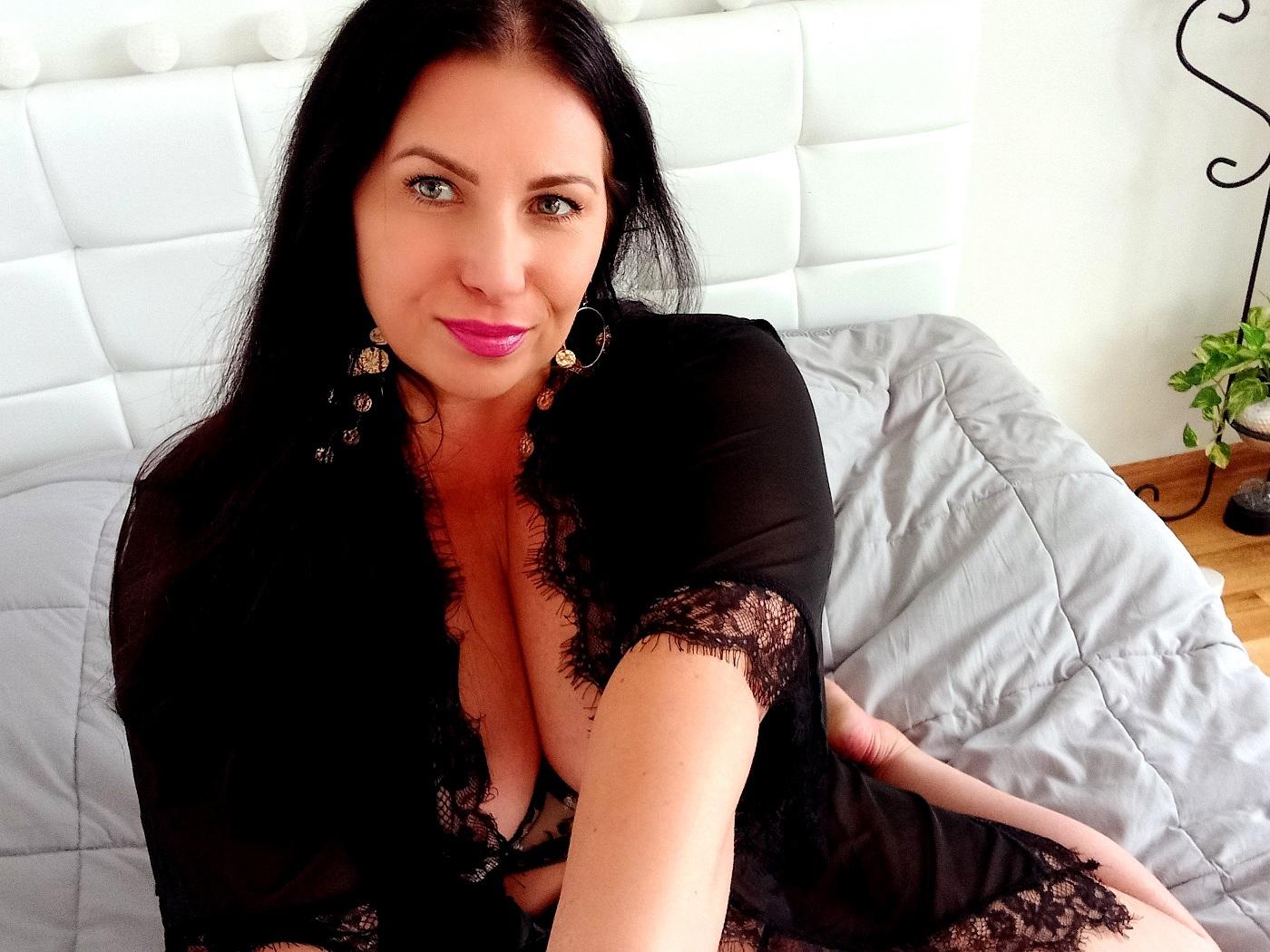Image of cam model SandraSmile from XloveCam