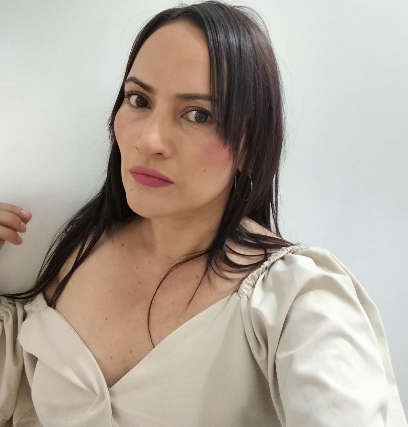 Image of cam model EmhilyDiaz from XloveCam