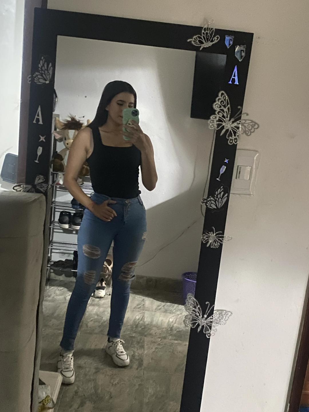 Image of cam model LucieMilner from XloveCam