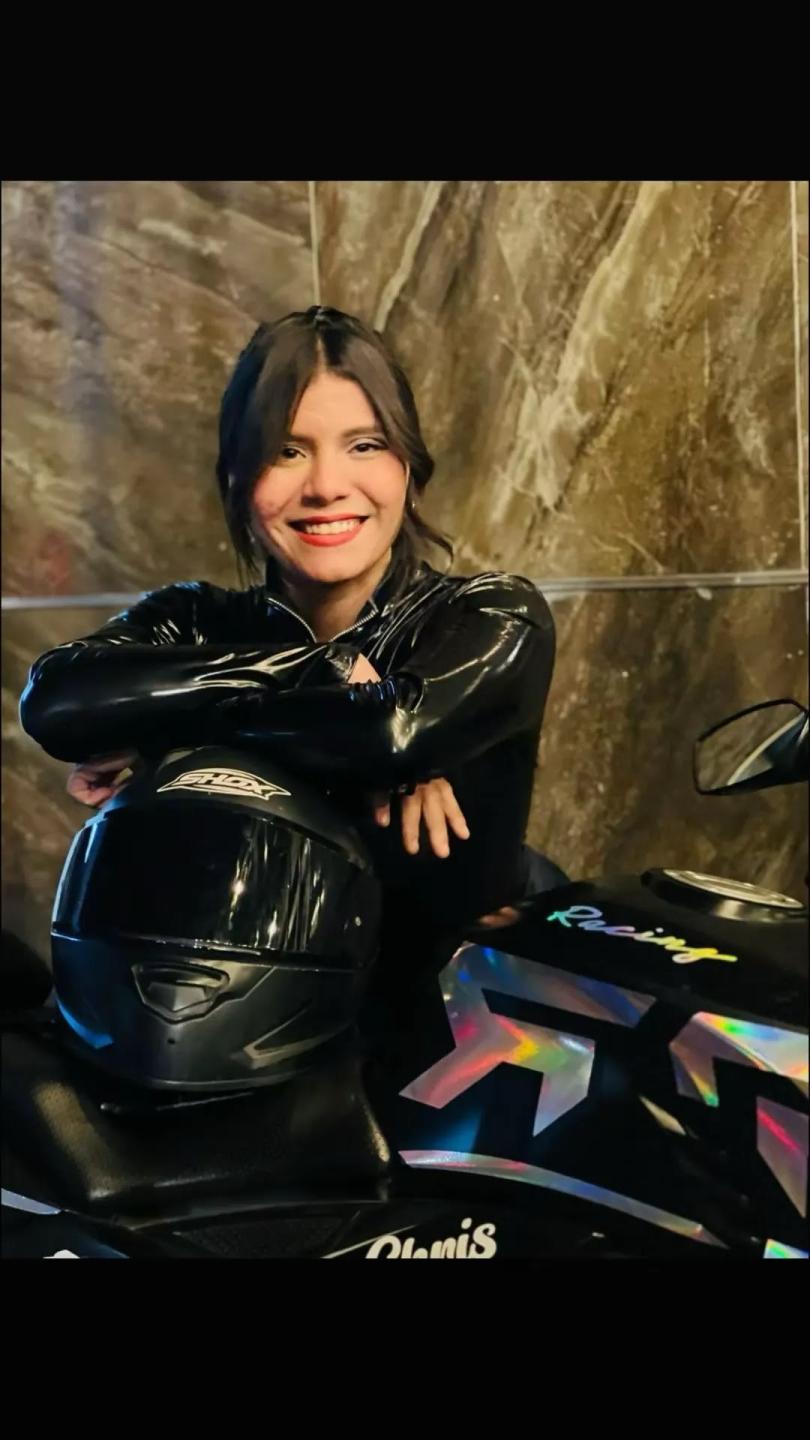Image of cam model LucieMilner from XloveCam