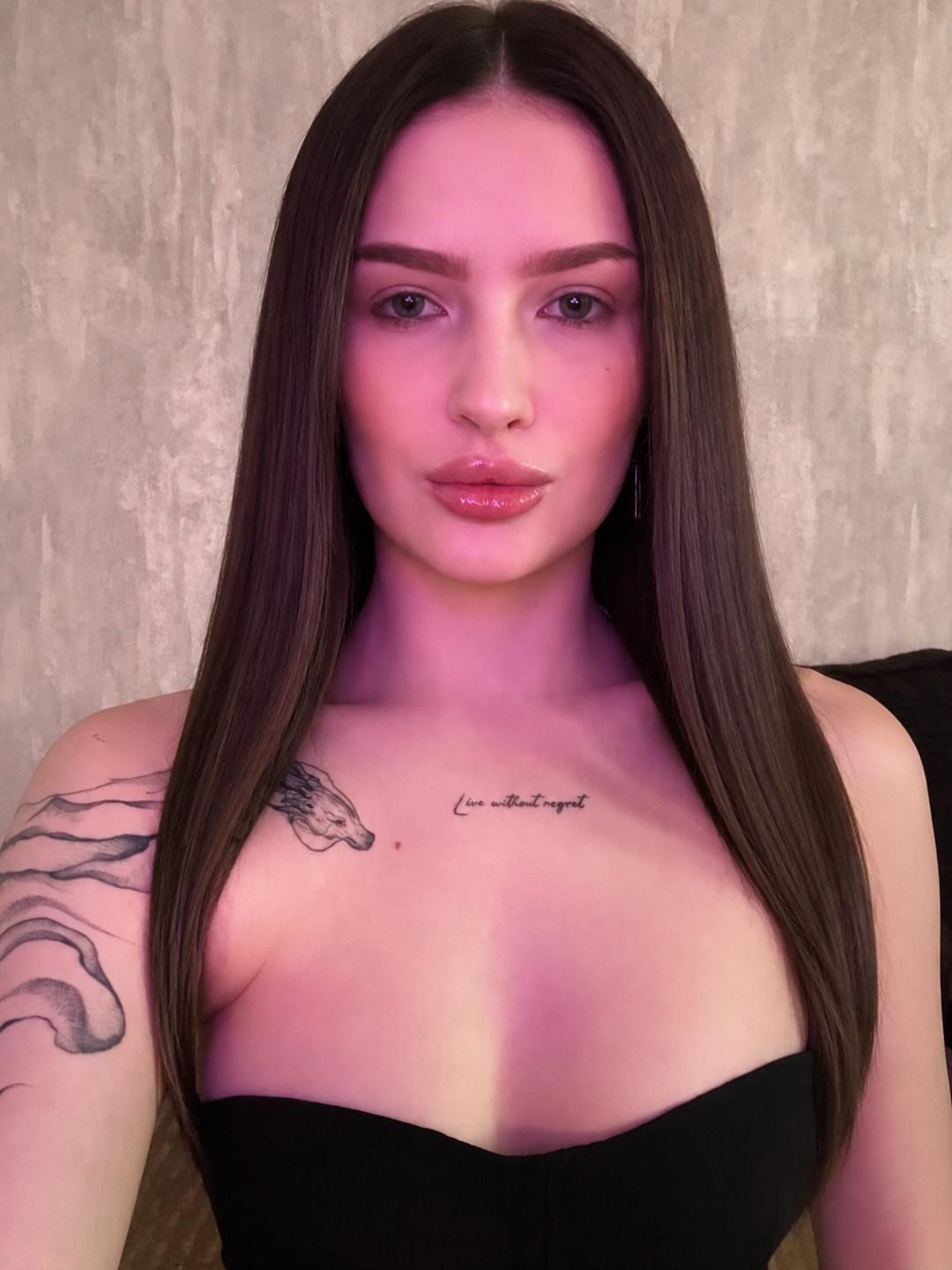 Image of cam model AlisiaHess from XloveCam