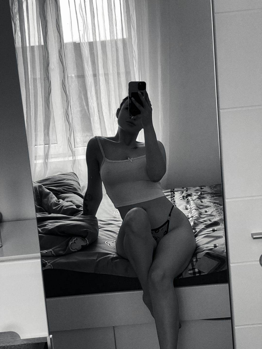 Image of cam model Olieri from XloveCam