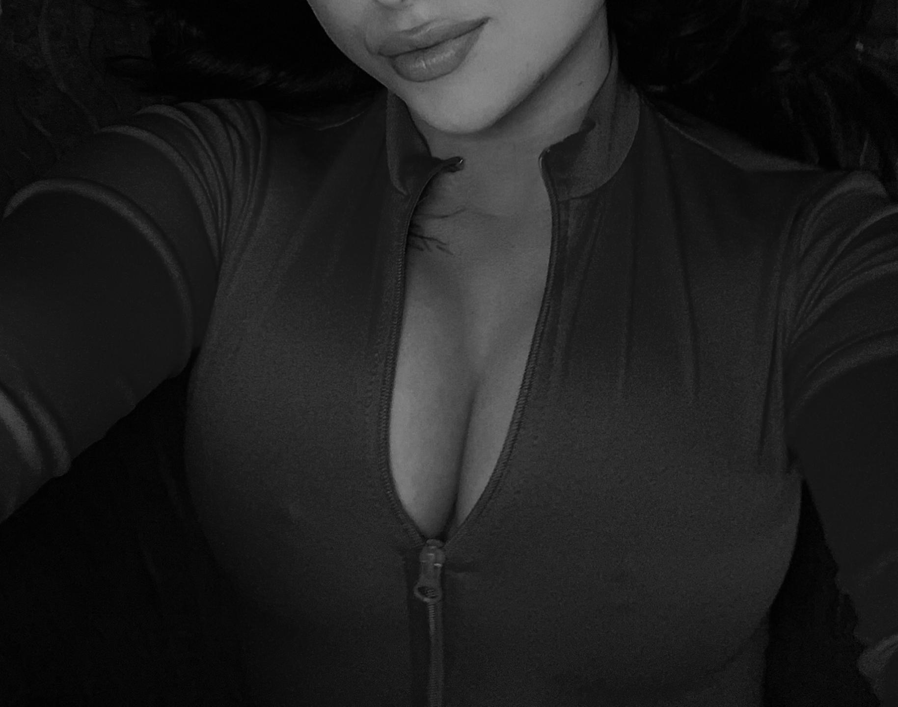 Image of cam model Olieri from XloveCam