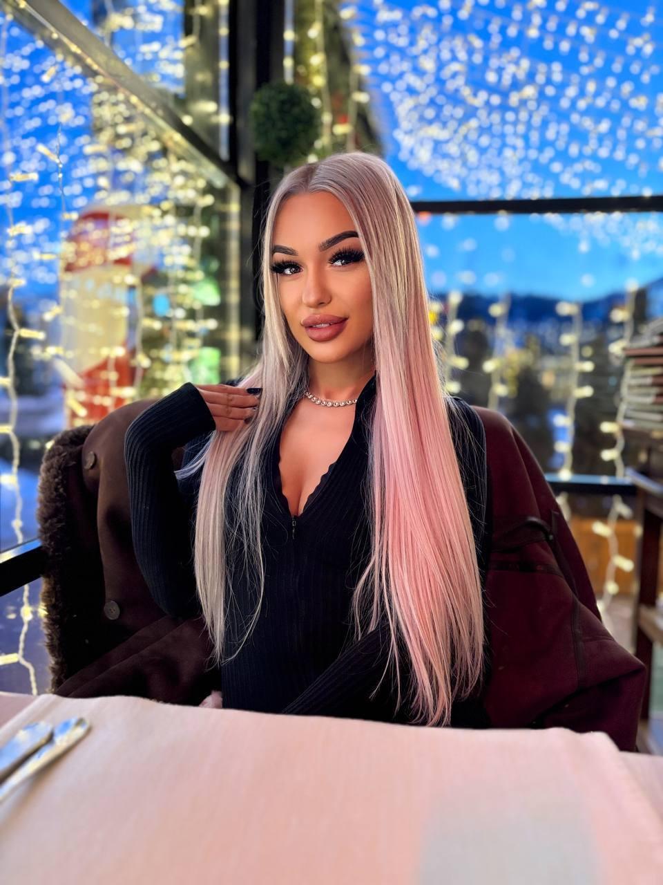 Image of cam model AlmaLux from XloveCam