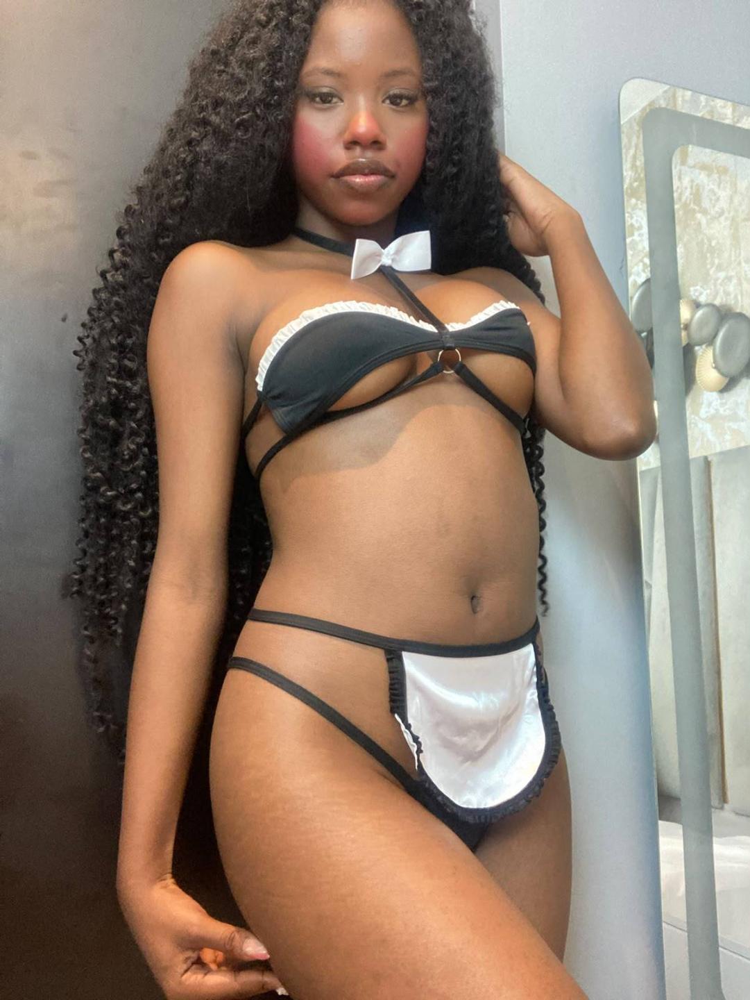 Image of cam model CatalinaSanA from XloveCam