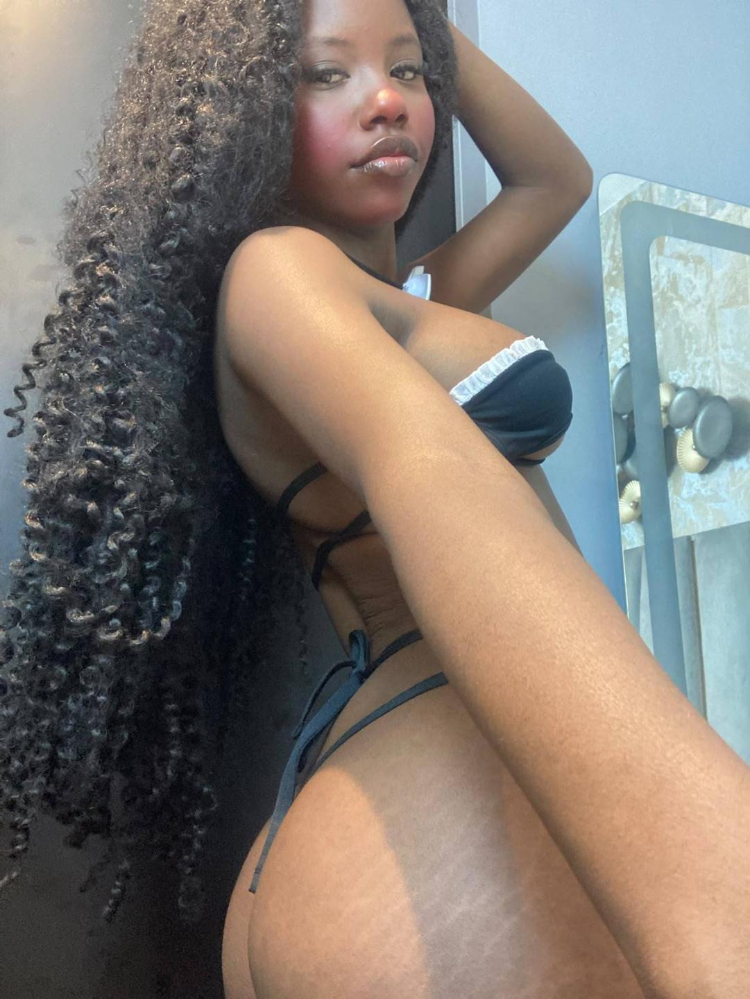 Image of cam model CatalinaSanA from XloveCam