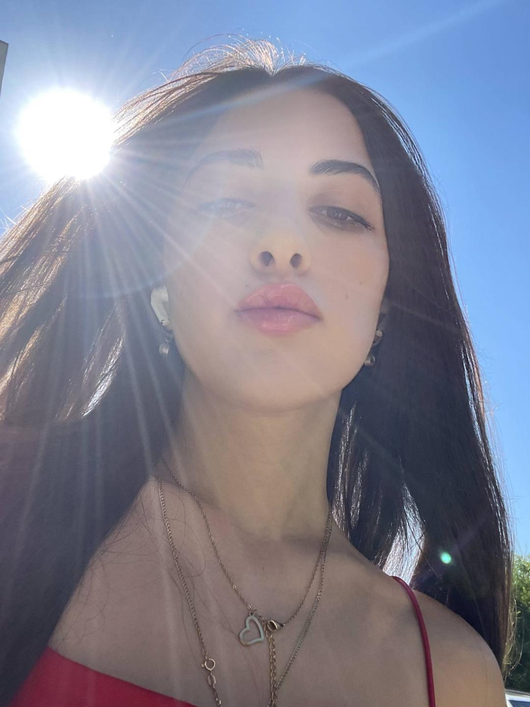 Image of cam model BokSinha from XloveCam