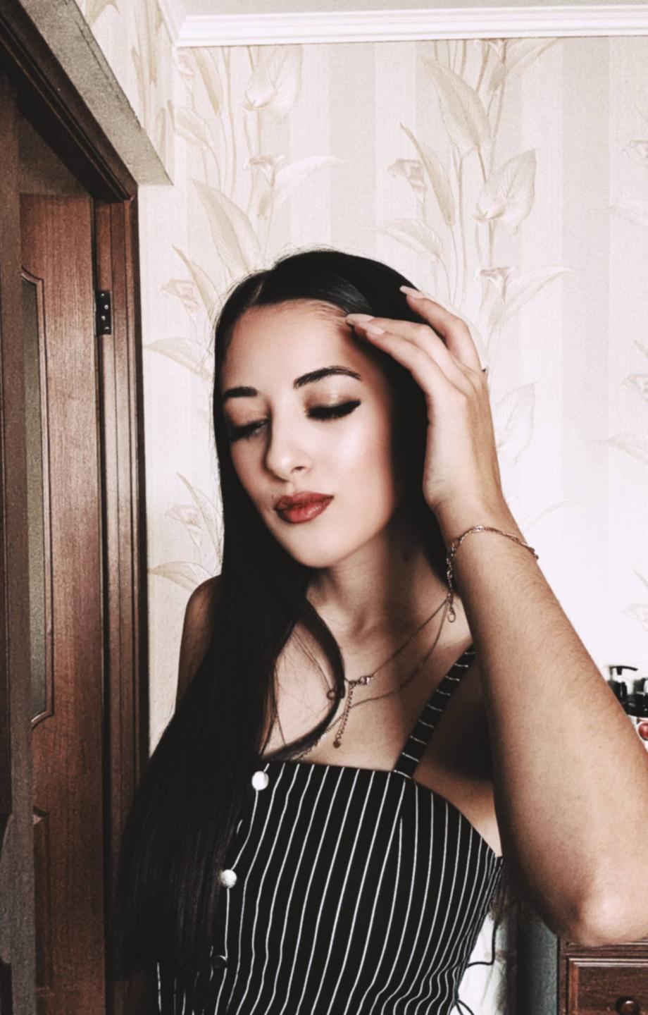 Image of cam model BokSinha from XloveCam