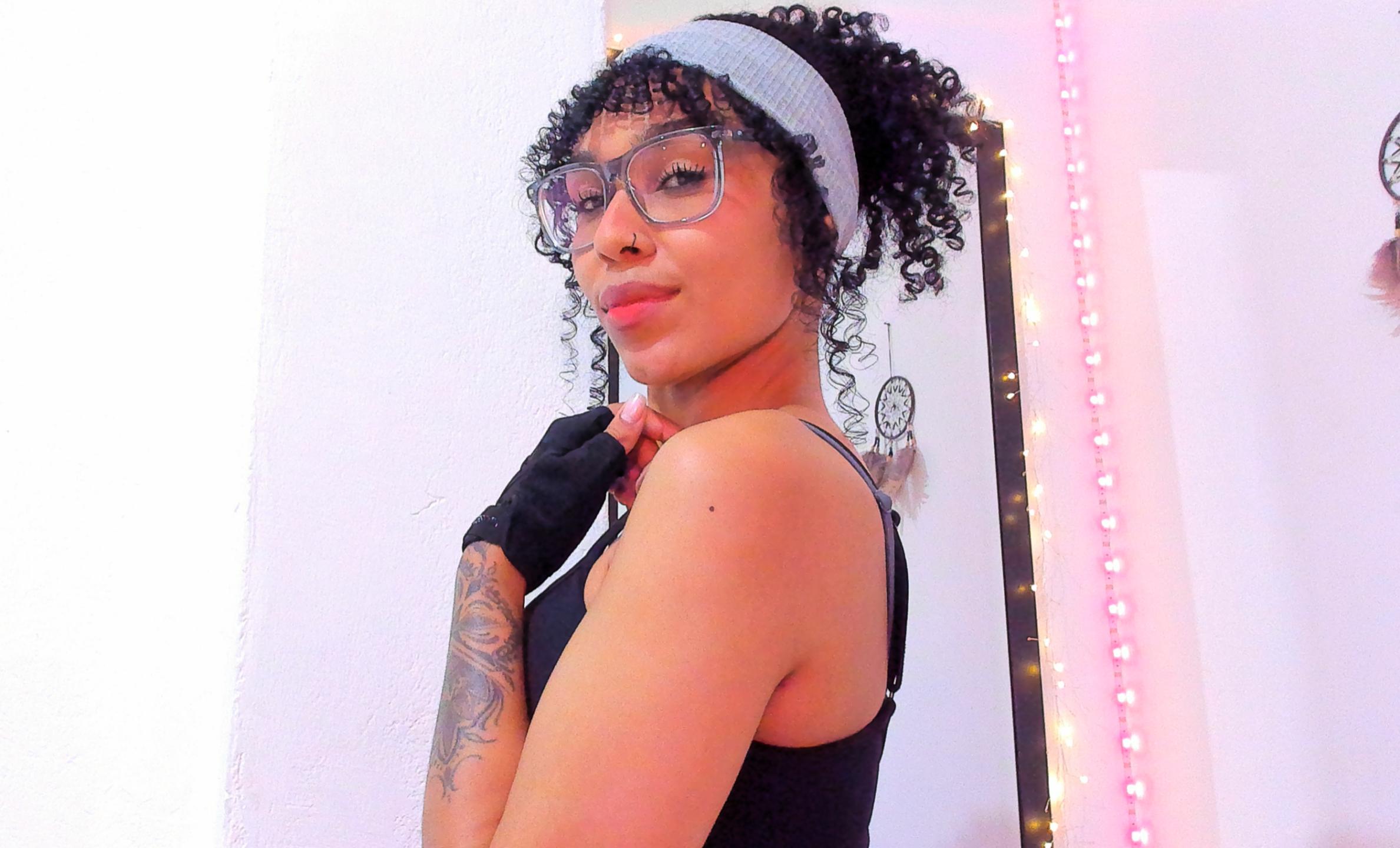 Image of cam model NalaLeroy from XloveCam