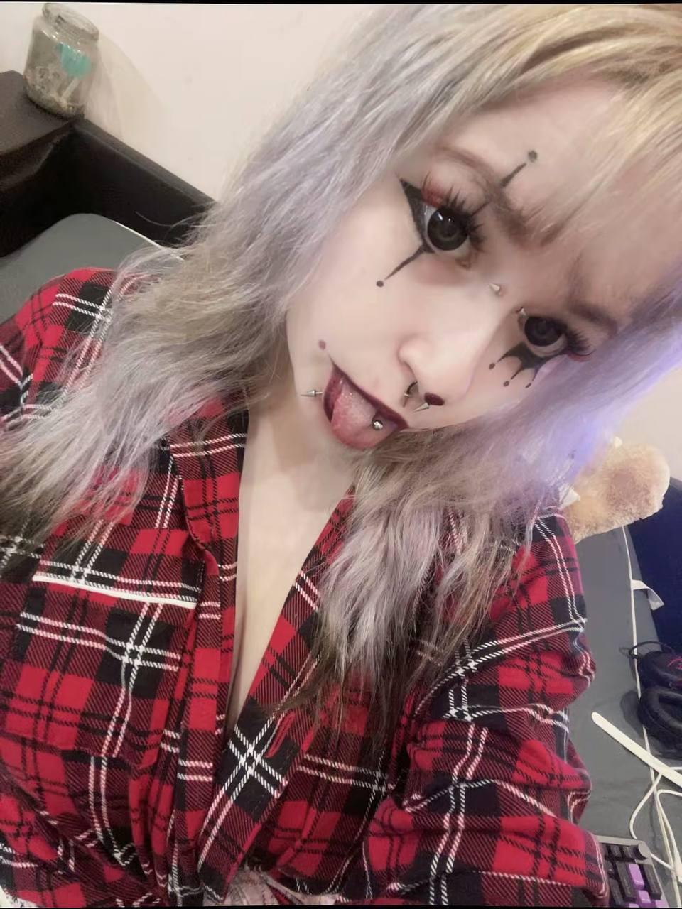 Image of cam model EmmaKoven from XloveCam