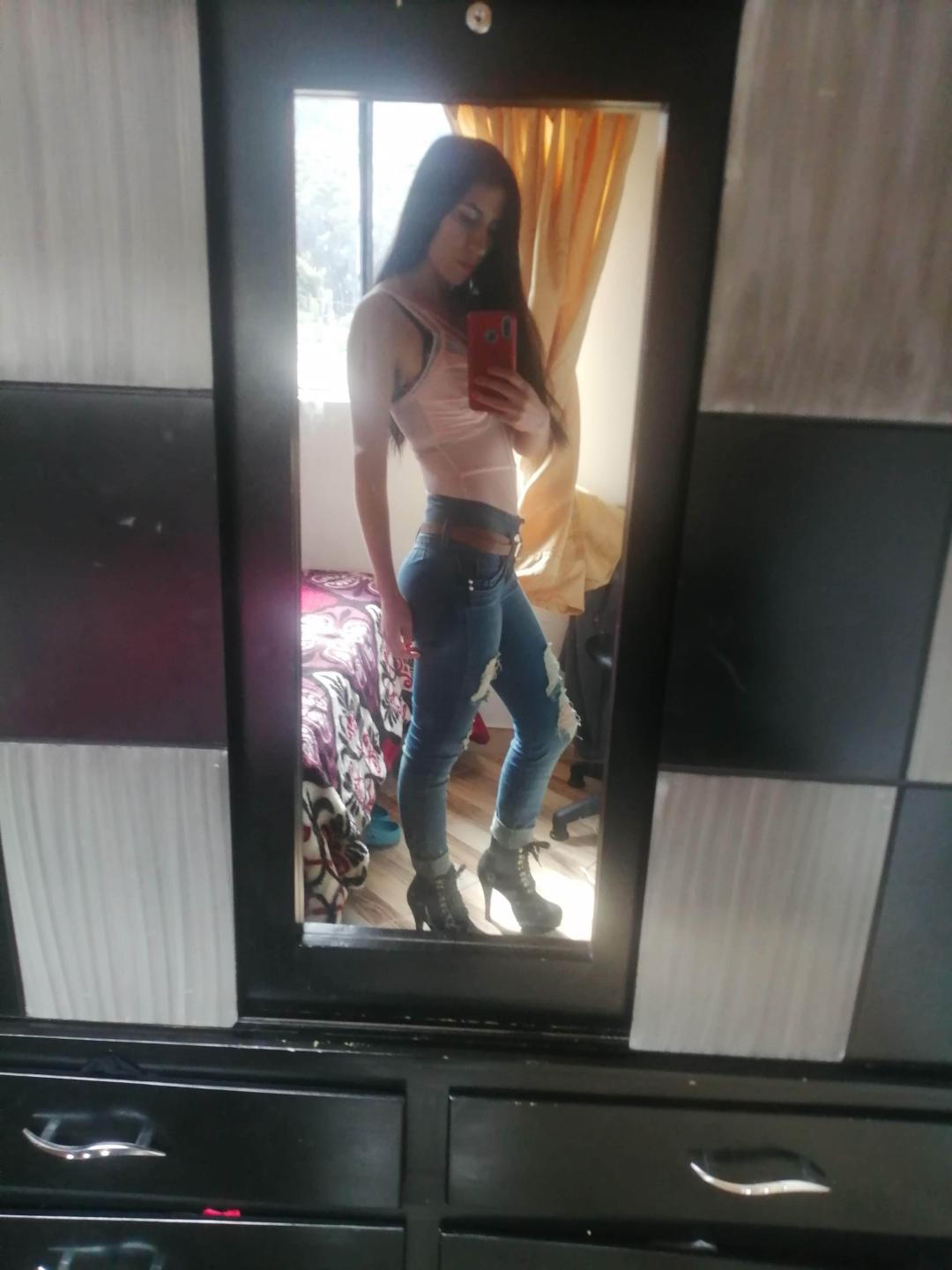 Image of cam model SofiaAnal from XloveCam