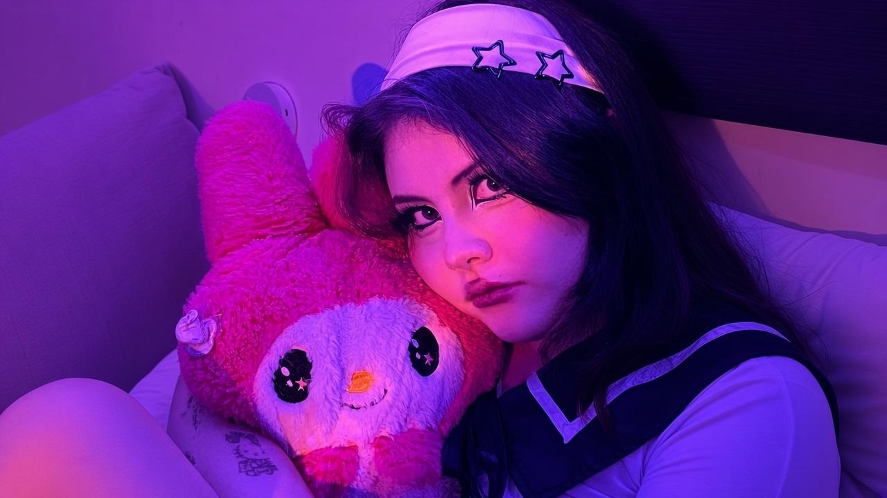 Image of cam model MicheMeow from XloveCam