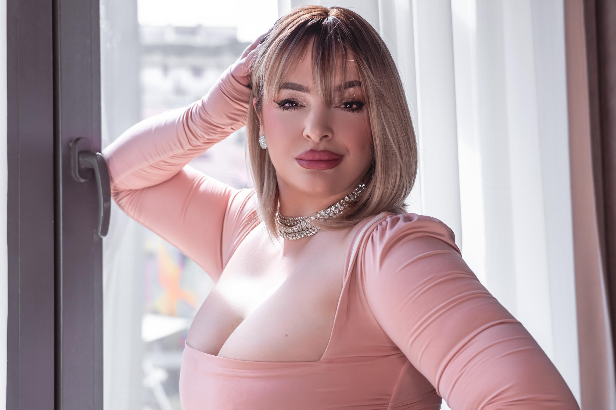 Image of cam model DorothyLake from XloveCam