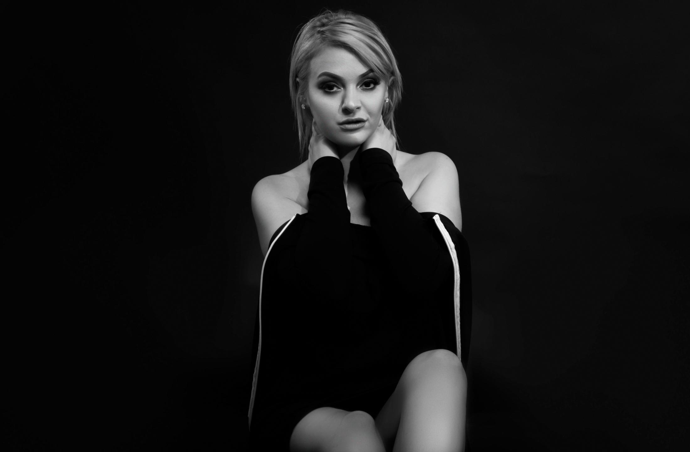 Image of cam model DorothyLake from XloveCam