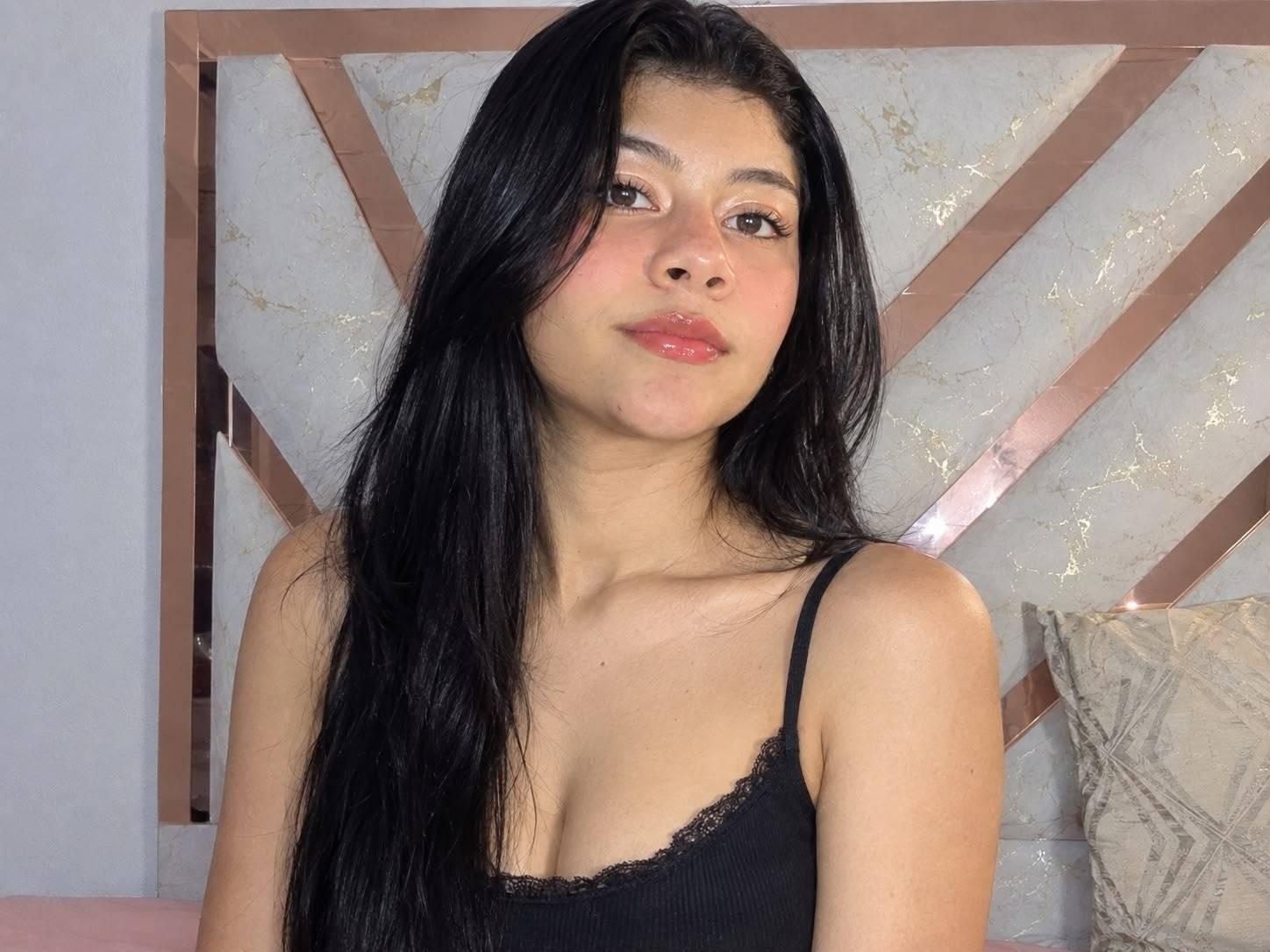 Image of cam model SweetAmanhda from XloveCam