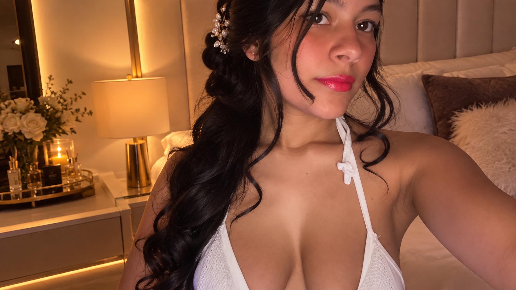 Image of cam model SweetAmanhda from XloveCam