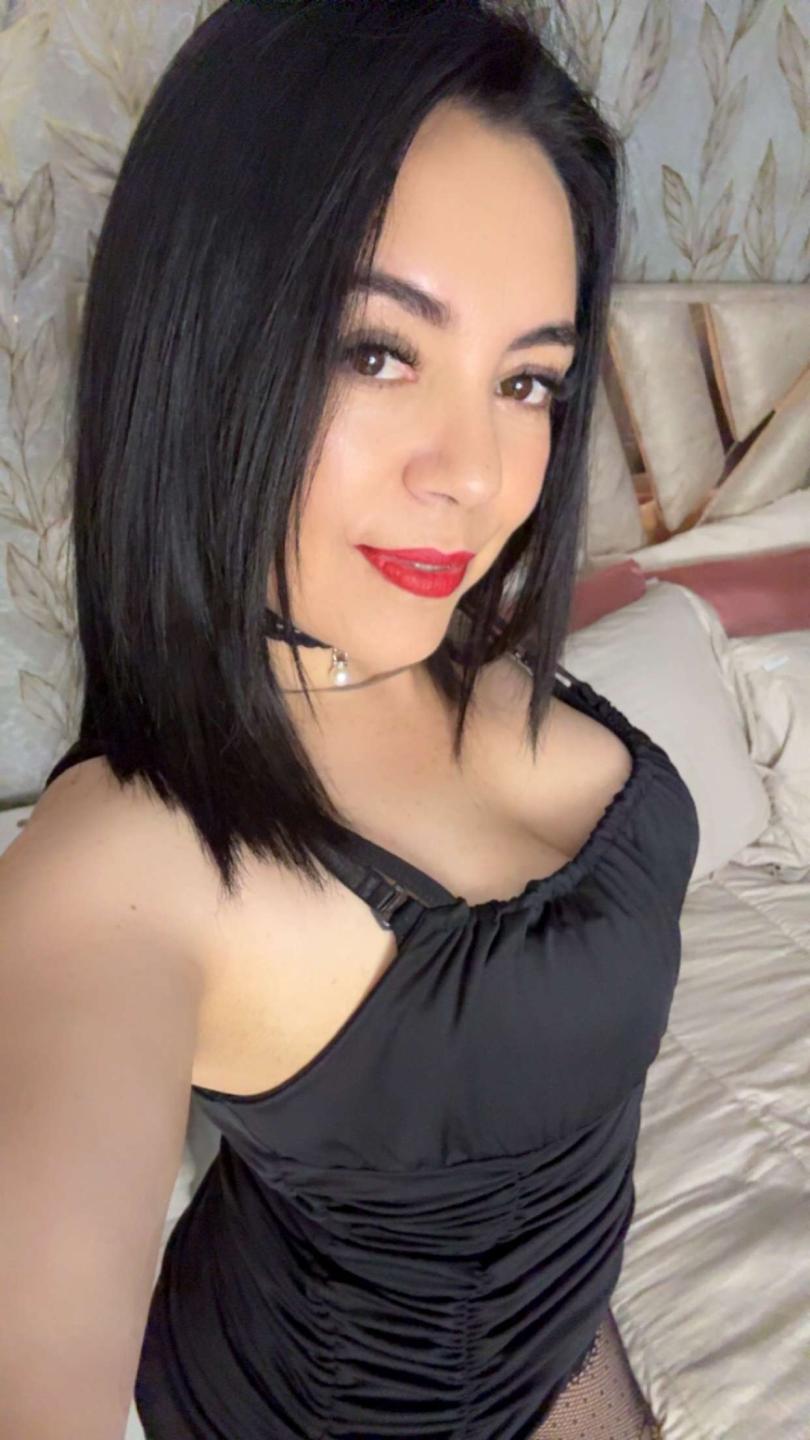 Image of cam model BellaFournierHot from XloveCam