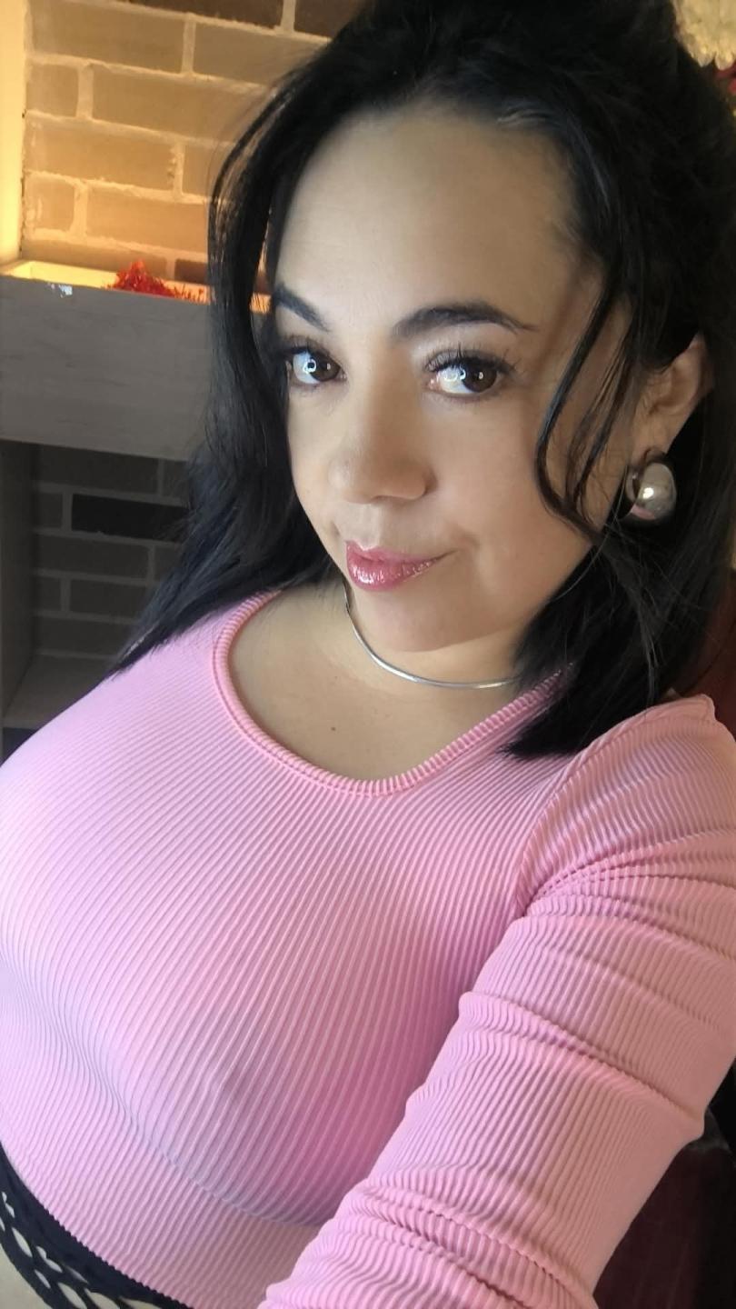 Image of cam model BellaFournierHot from XloveCam