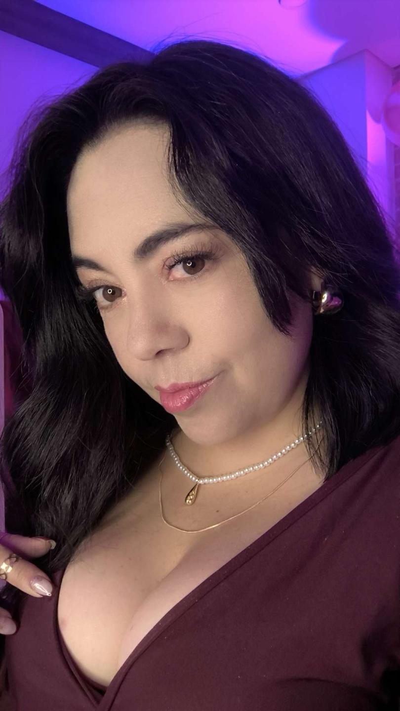 Image of cam model BellaFournierHot from XloveCam