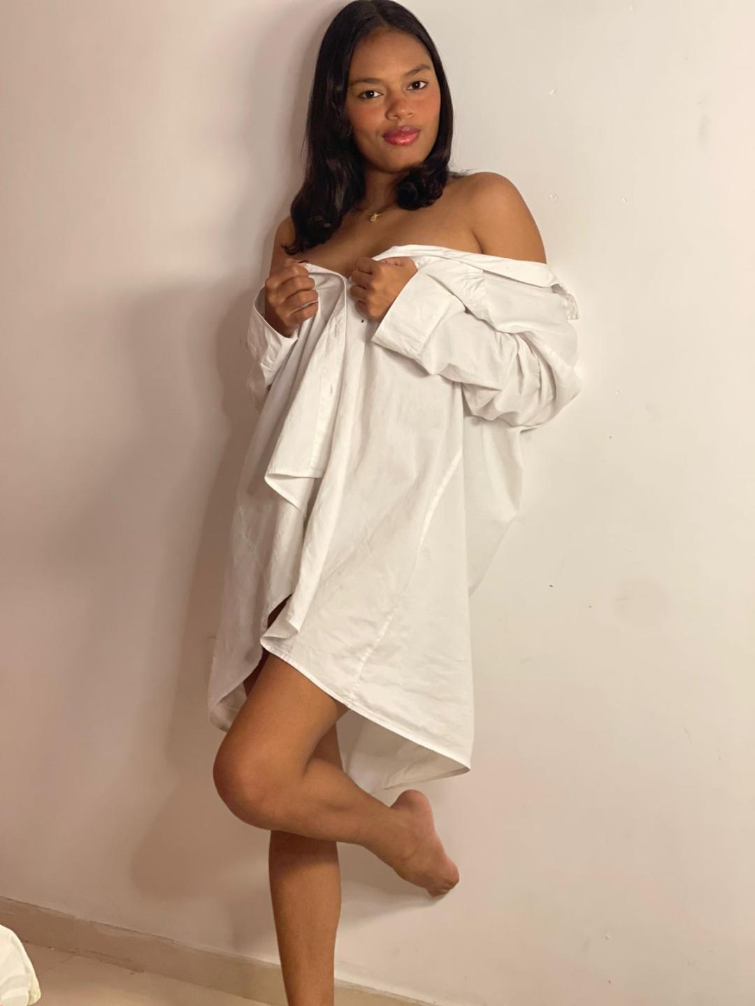 Image of cam model AmbarQueent from XloveCam