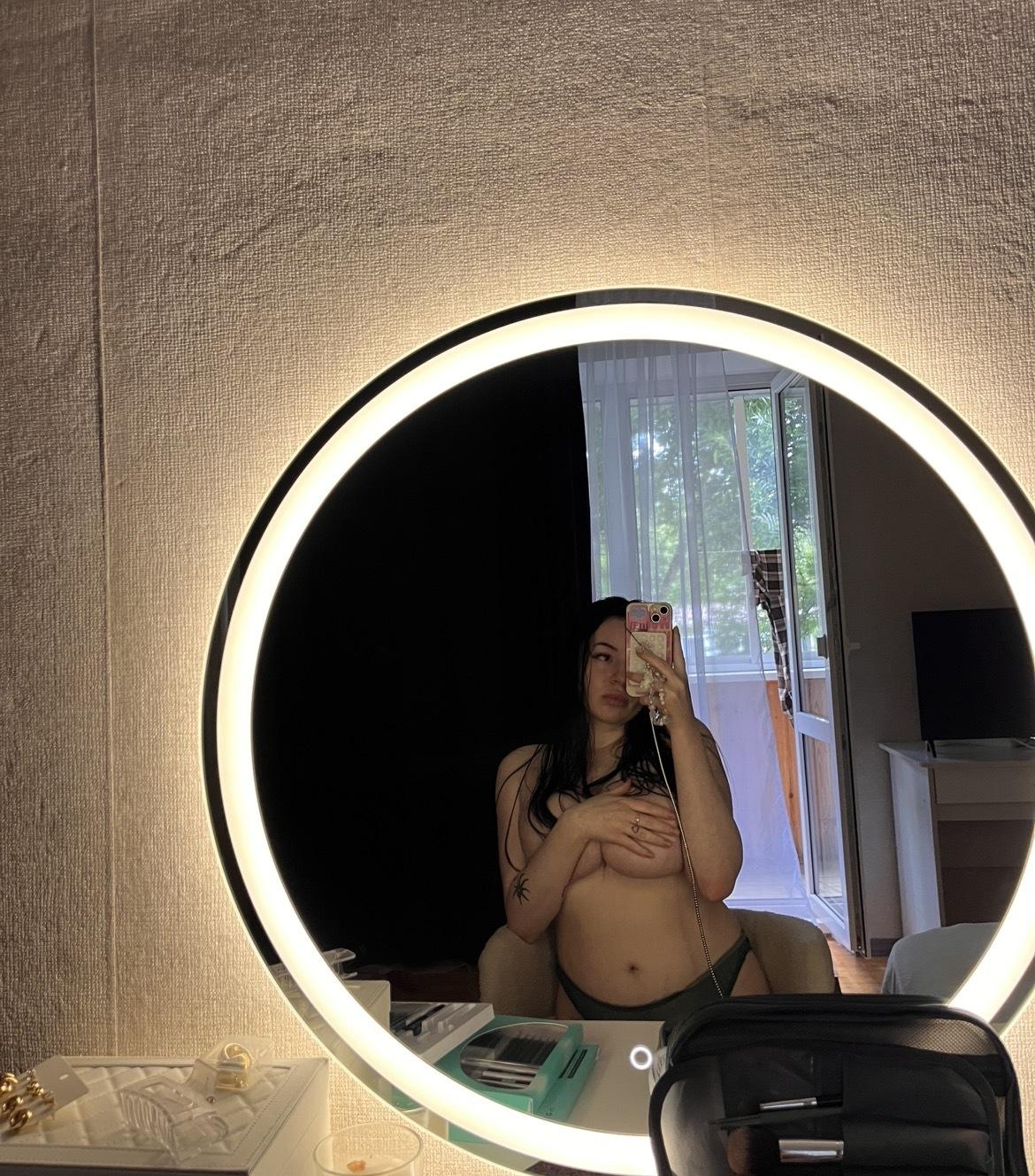 Image of cam model EvaTeasy from XloveCam