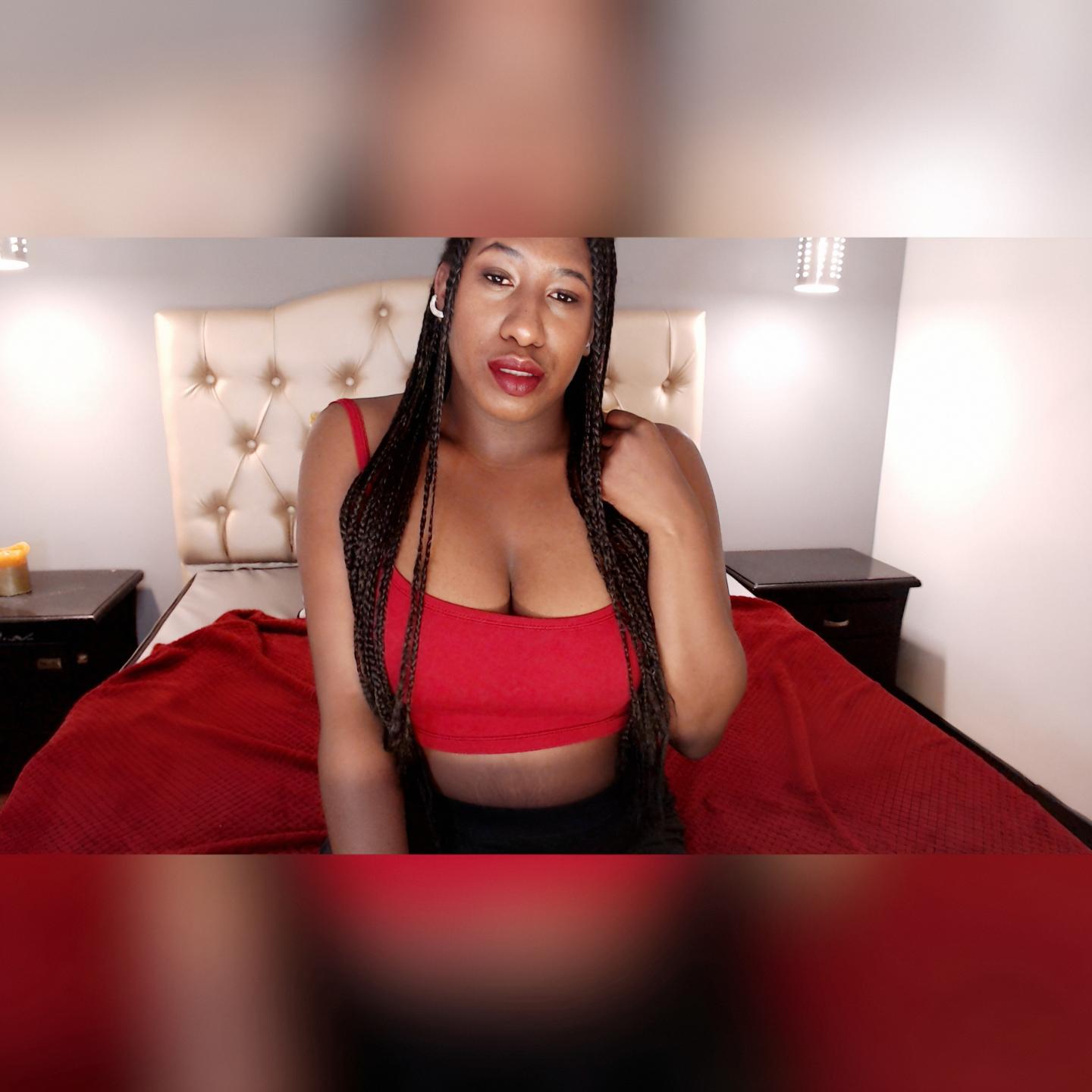 Image of cam model Luxnyx from XloveCam