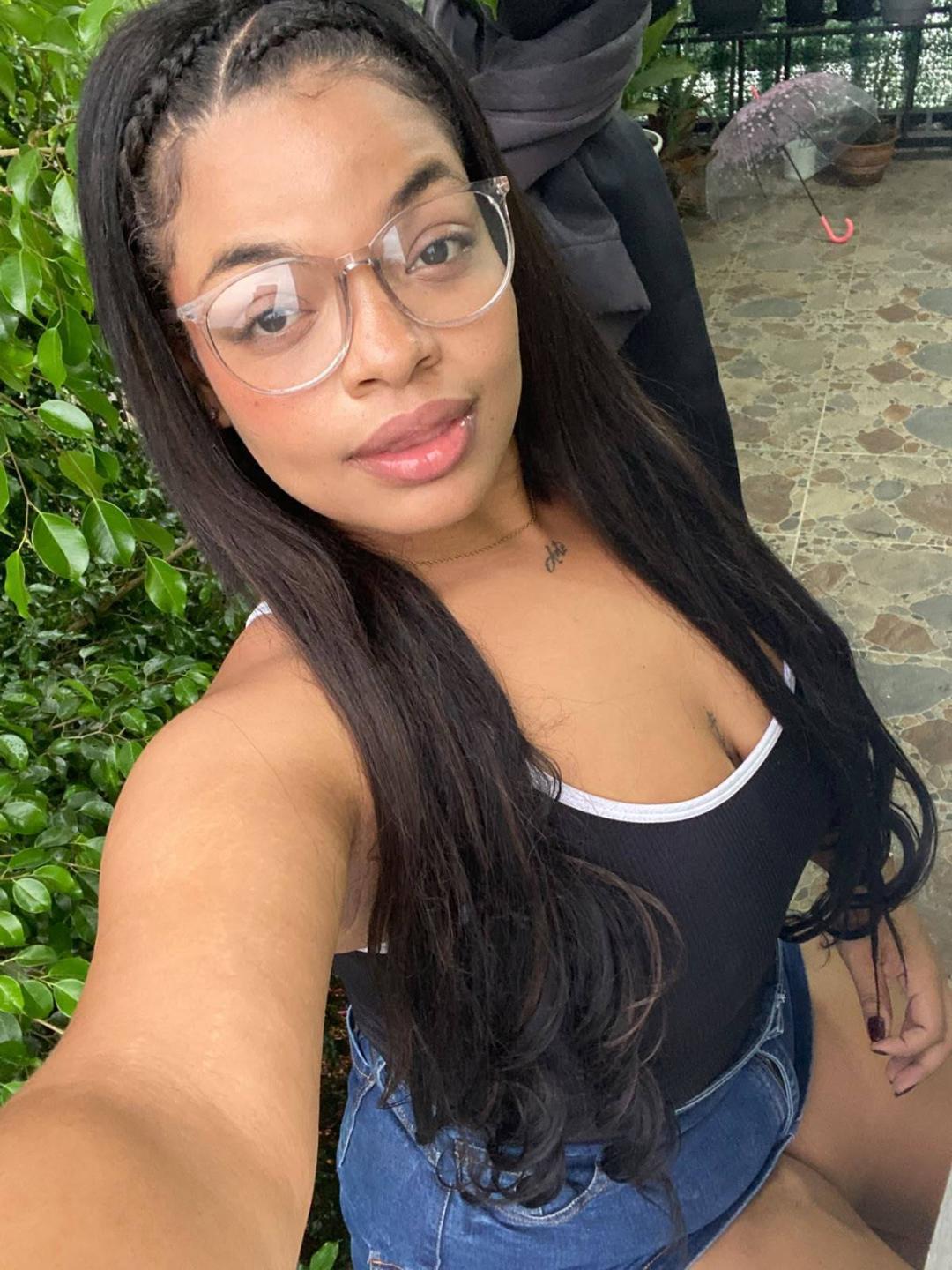 Image of cam model YazminJenner from XloveCam