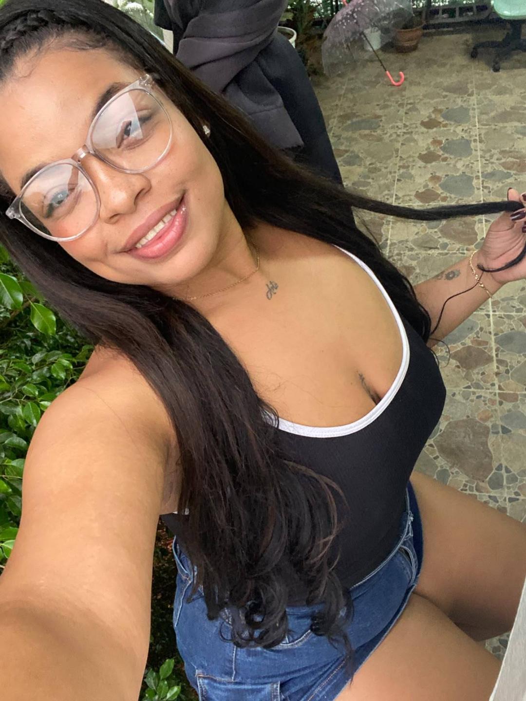 Image of cam model YazminJenner from XloveCam