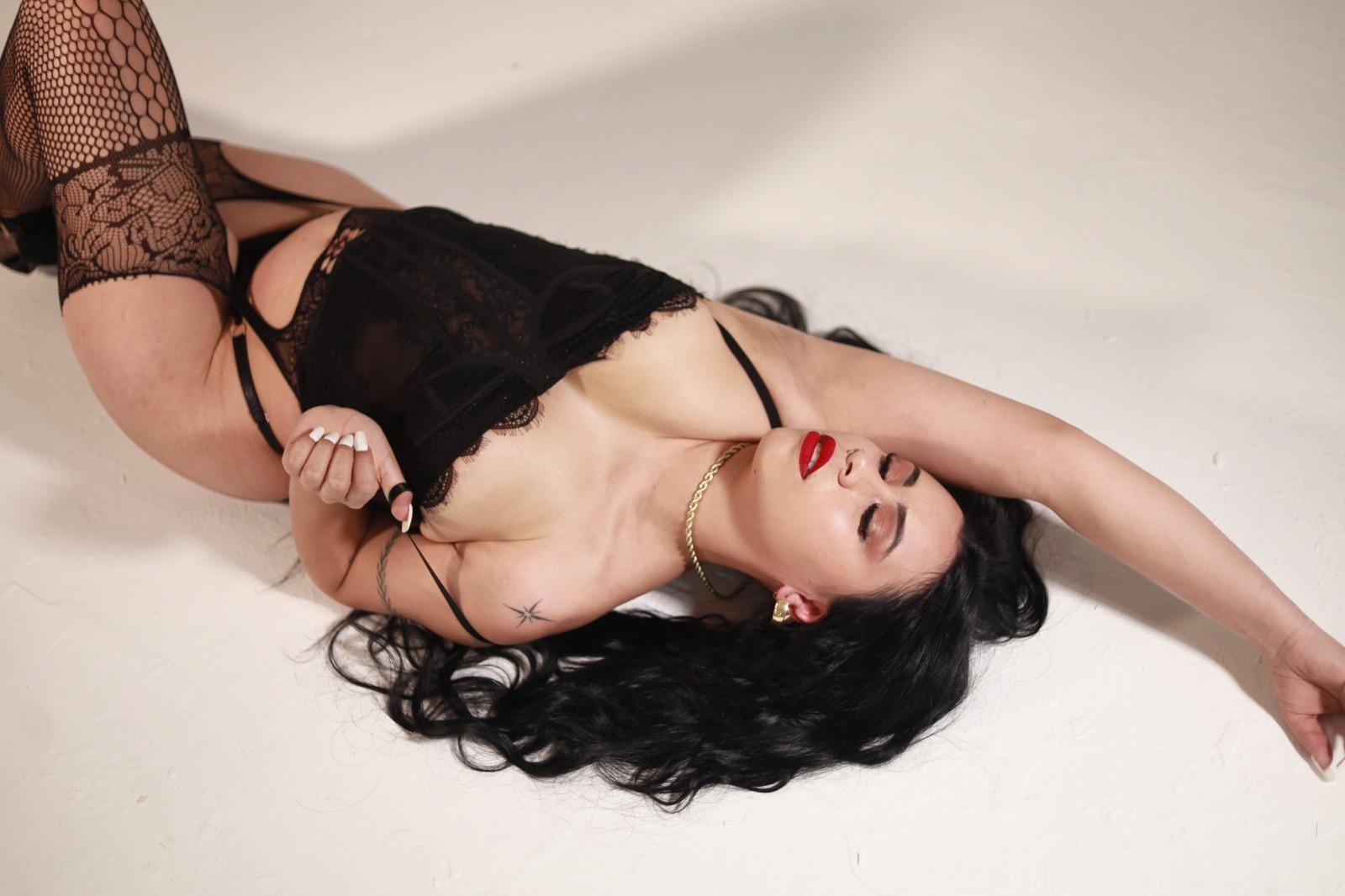 Image of cam model Maievans from XloveCam