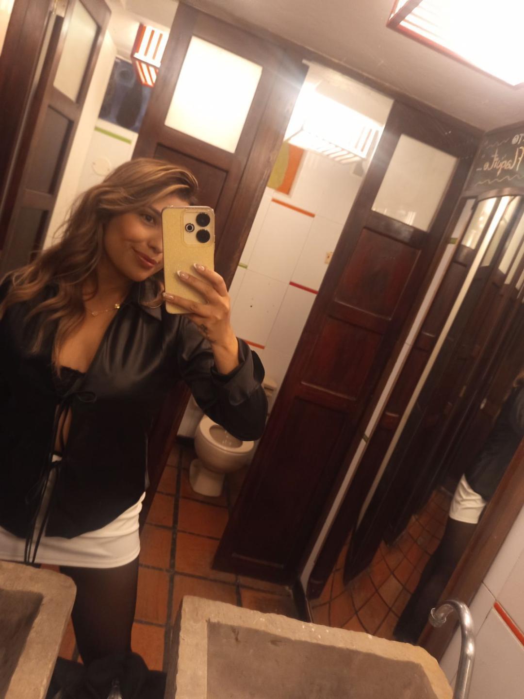 Image of cam model BiancaRey from XloveCam