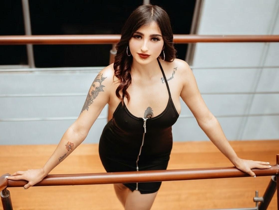 Image of cam model AlanaRossi from XloveCam