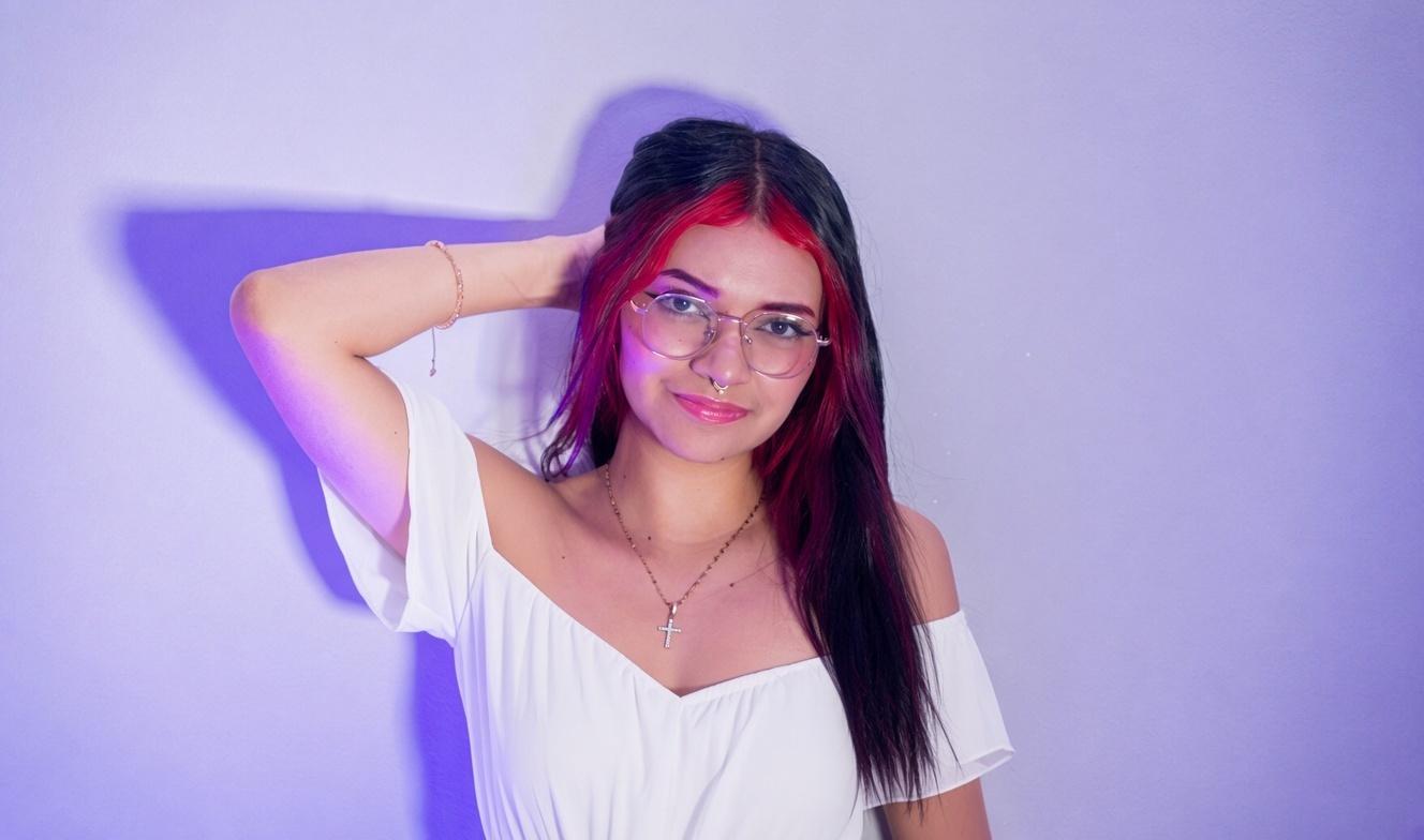 Image of cam model AriaRosel from XloveCam