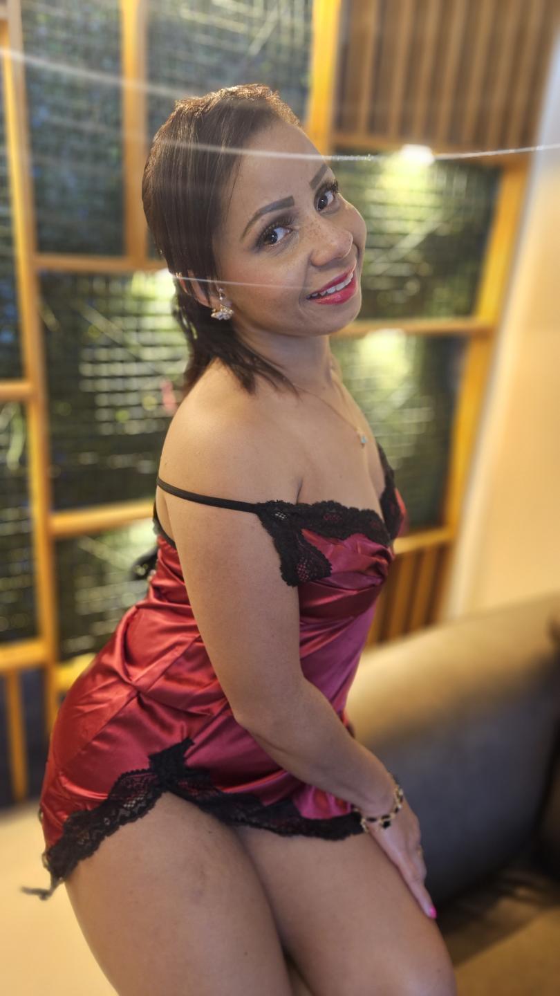 Image of cam model AlondraMonique from XloveCam