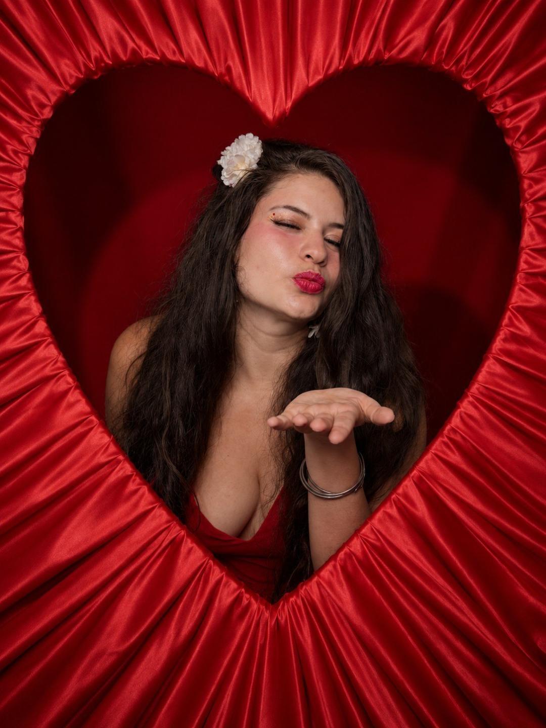 Image of cam model Esmaelda from XloveCam