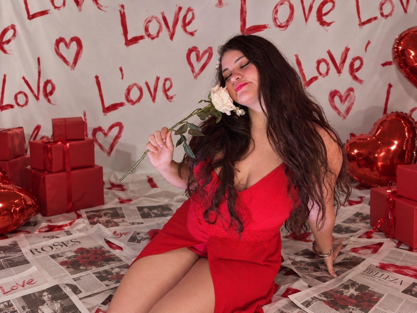 Image of cam model Esmaelda from XloveCam