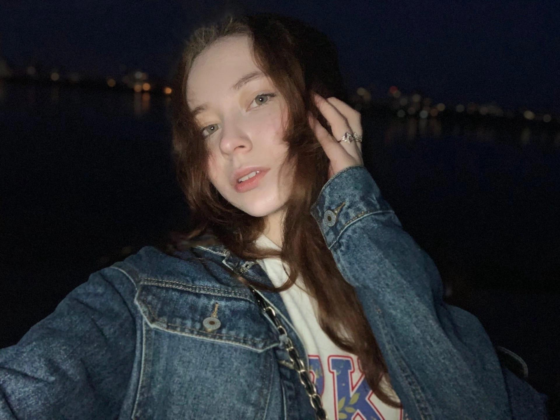 Image of cam model ChiKavaney from XloveCam