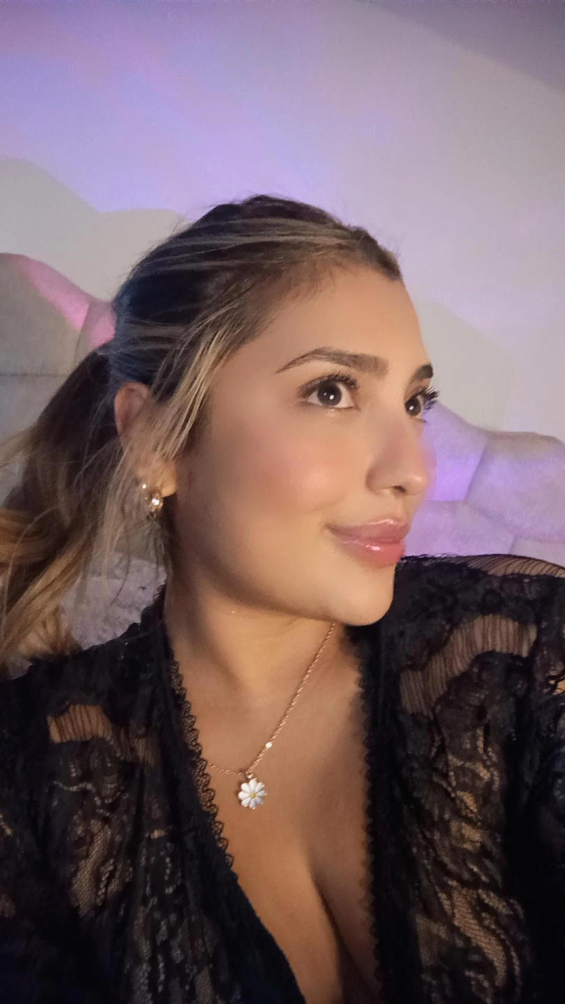 Image of cam model BiancaRey from XloveCam