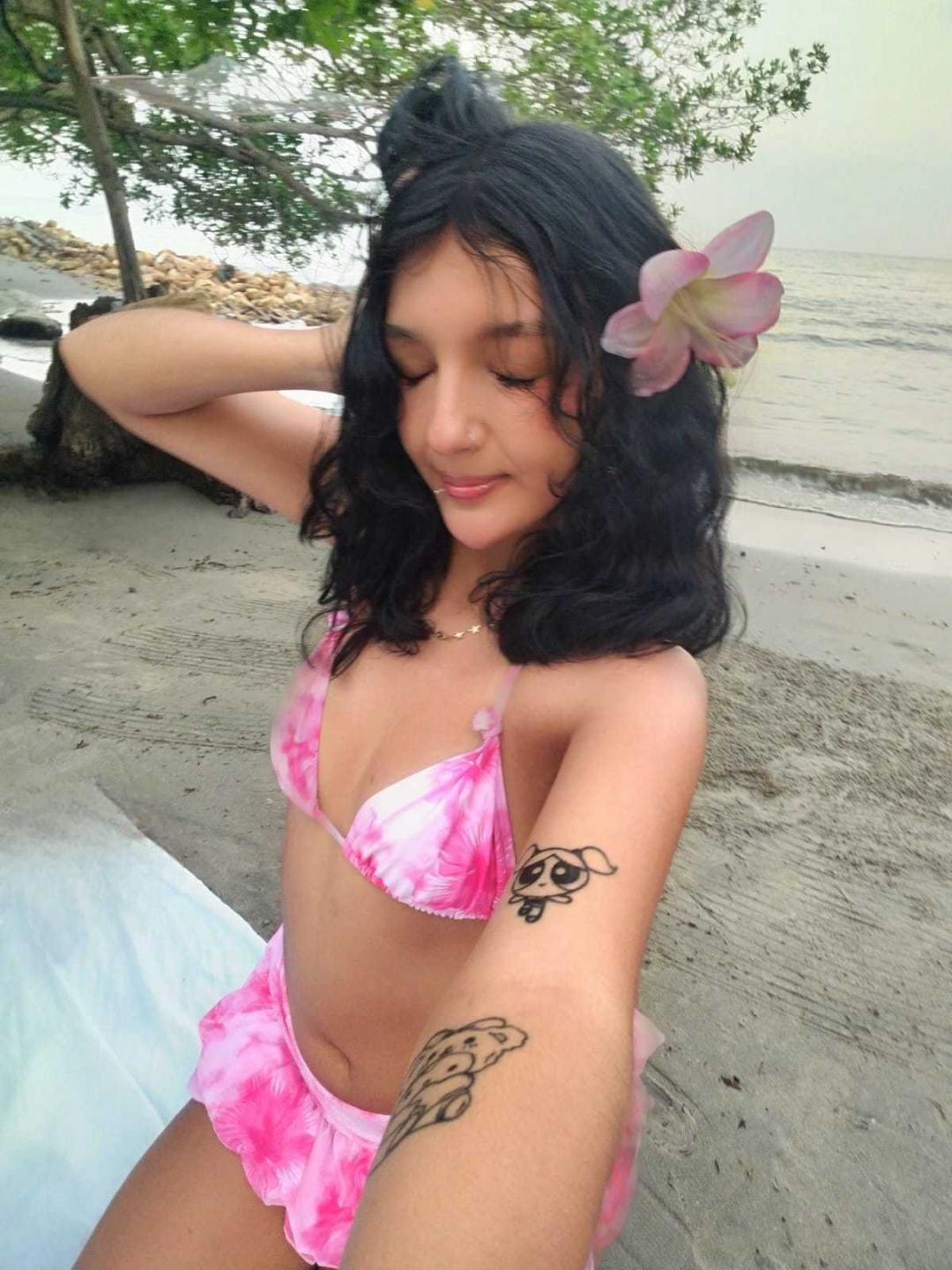 Image of cam model PaulineRey from XloveCam